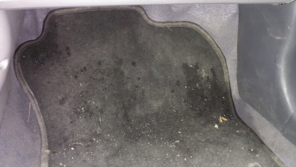 Вода в салоні хлюпається, WTF? 1