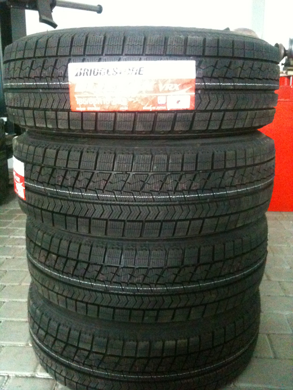 Сані на зиму готові, Bridgestone Blizzak VRX 2