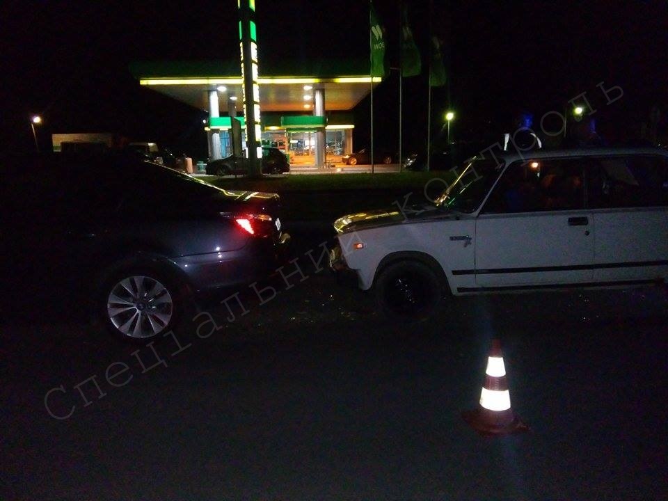 Нічна ДТП в Ужгороді. П'ятірка BMW проти п'ятірки ВАЗ. 1