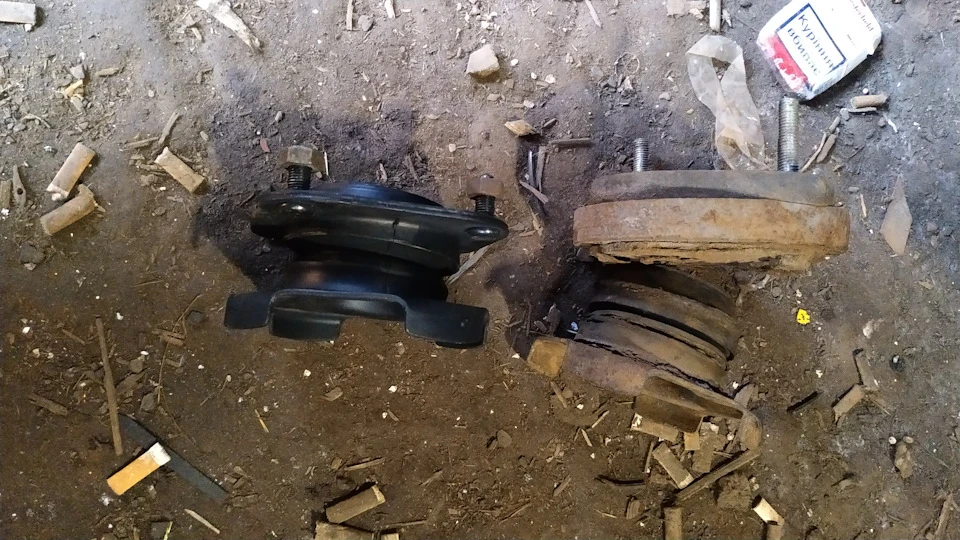 Опори задніх стійок