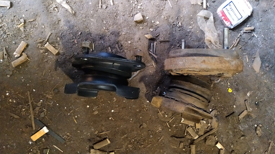 Опори задніх стійок 1
