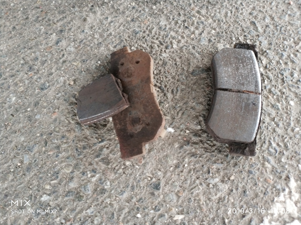 Заміна задніх гальмівних колодок 4