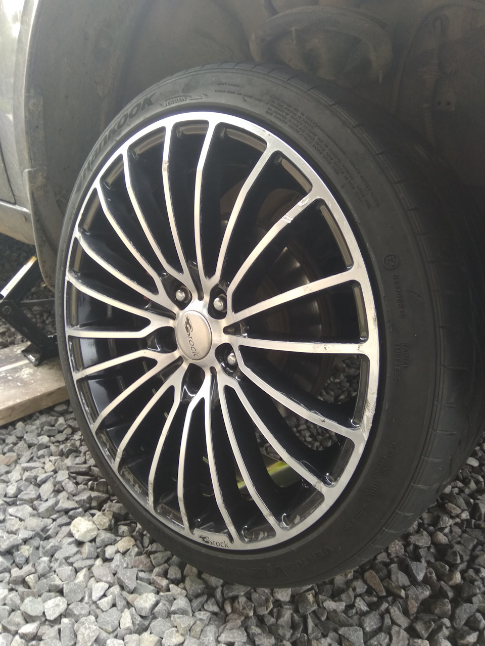 BROCK B24 R18 + HANKOOK VENTUS V12 EVO 1