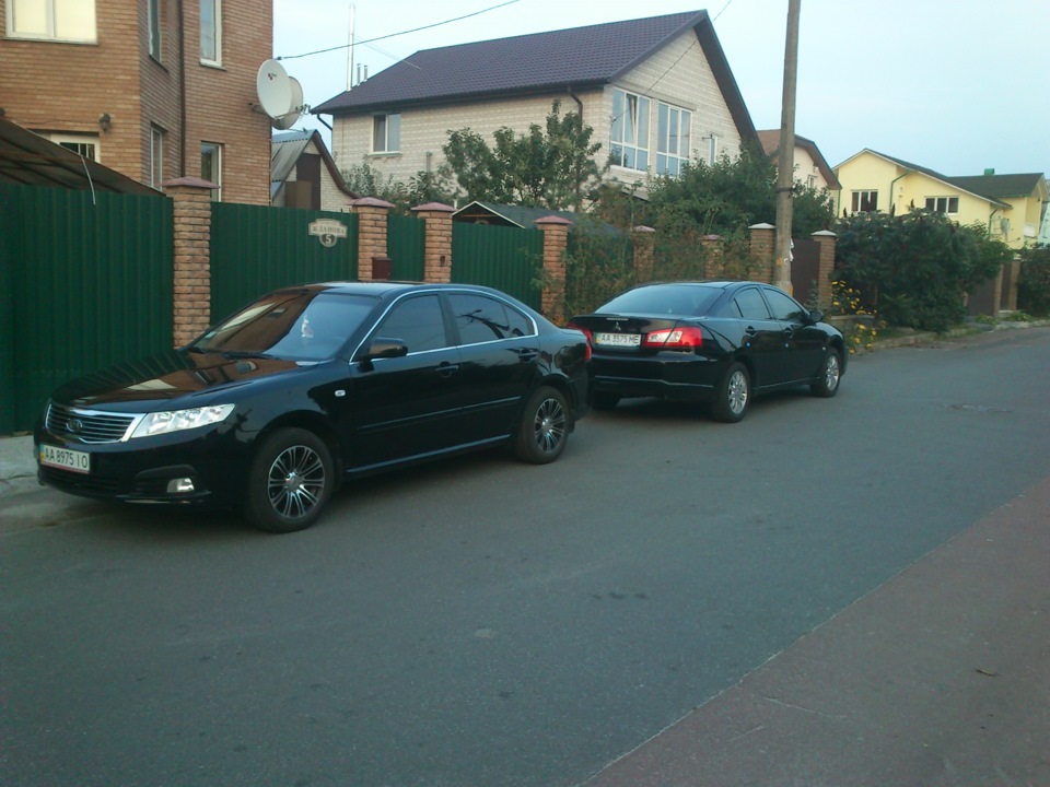 в гаражі та перед будинком)) 2