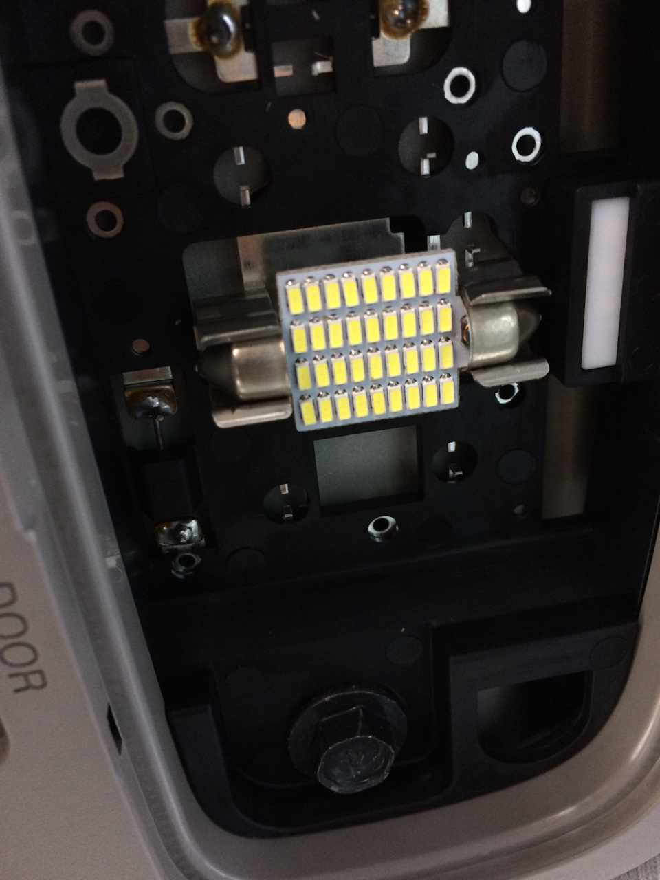 Пересвіт салону в Led 3