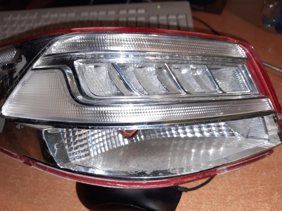 Задній лівий зовнішній LED-ліхтар 1