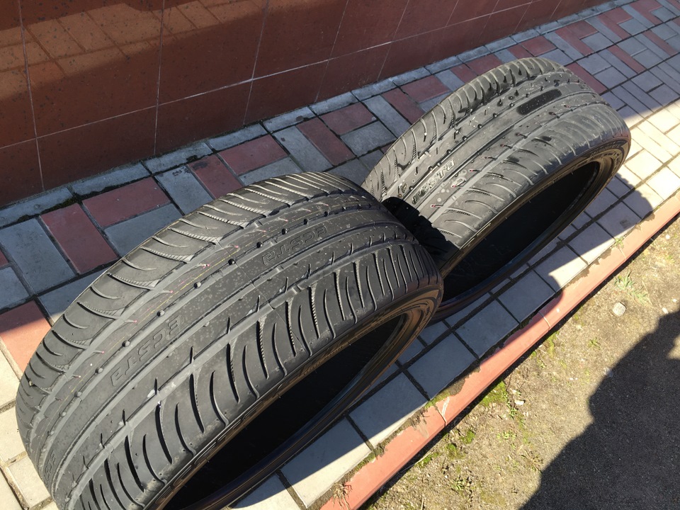 Продам пару нових покришок Kumho ecsta spt ku31 2
