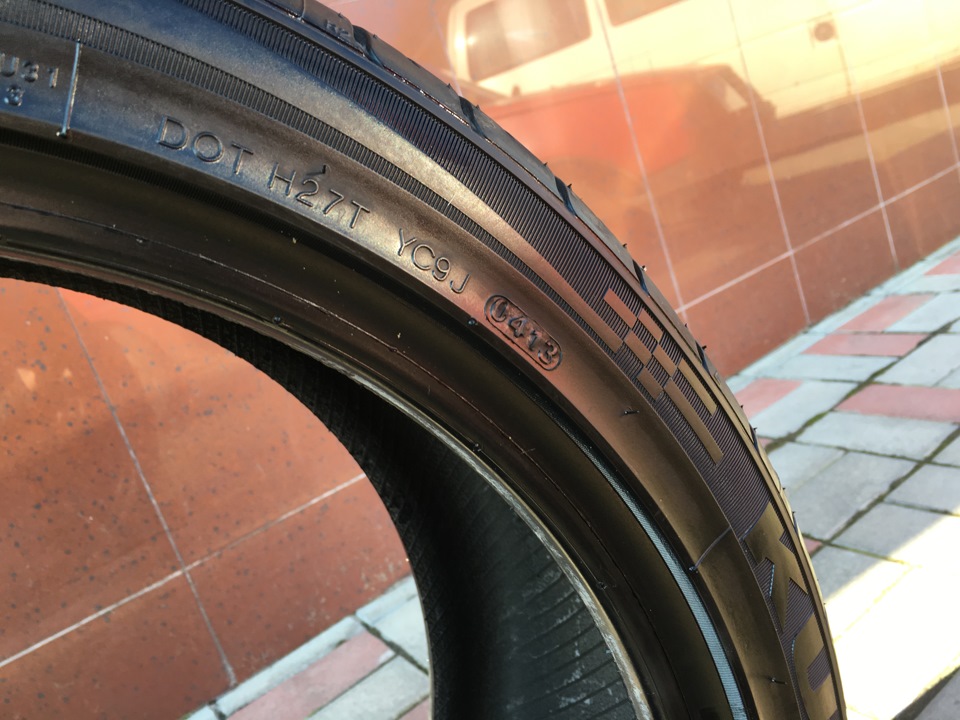 Продам пару нових покришок Kumho ecsta spt ku31 5