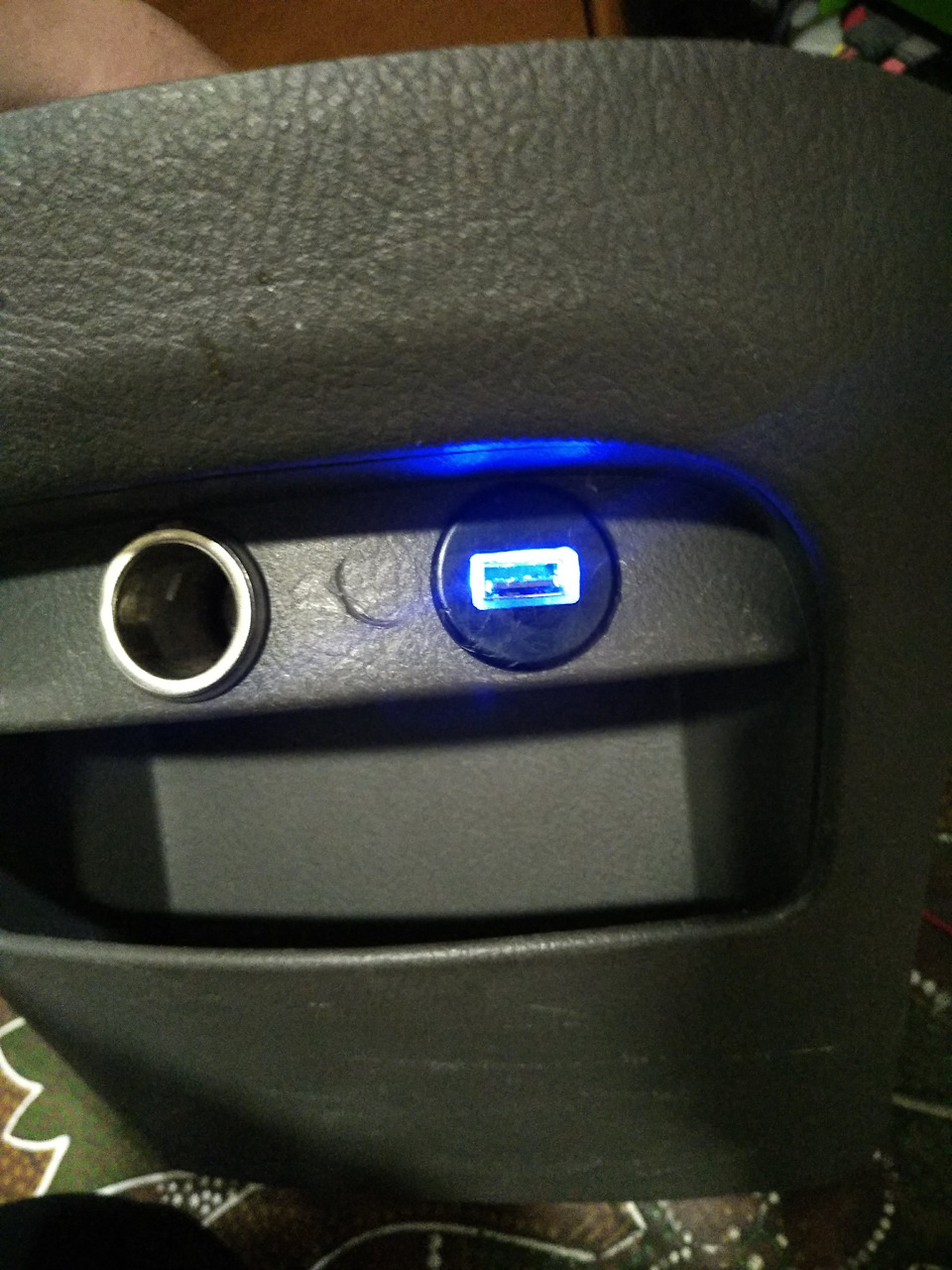 Бюджетна Quick Charge 3.0/2.0 заряджання 3