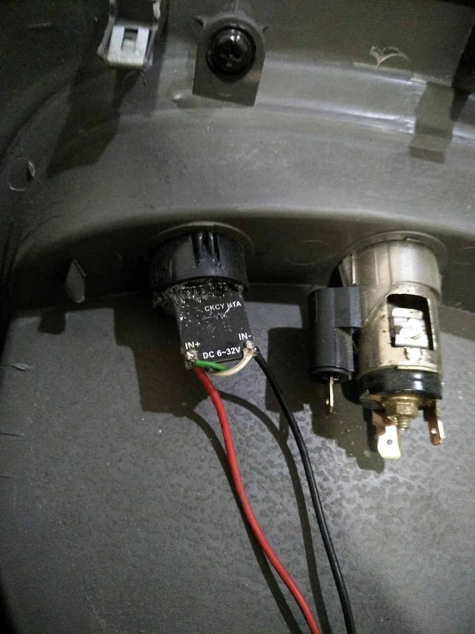 Бюджетна Quick Charge 3.0/2.0 заряджання 2