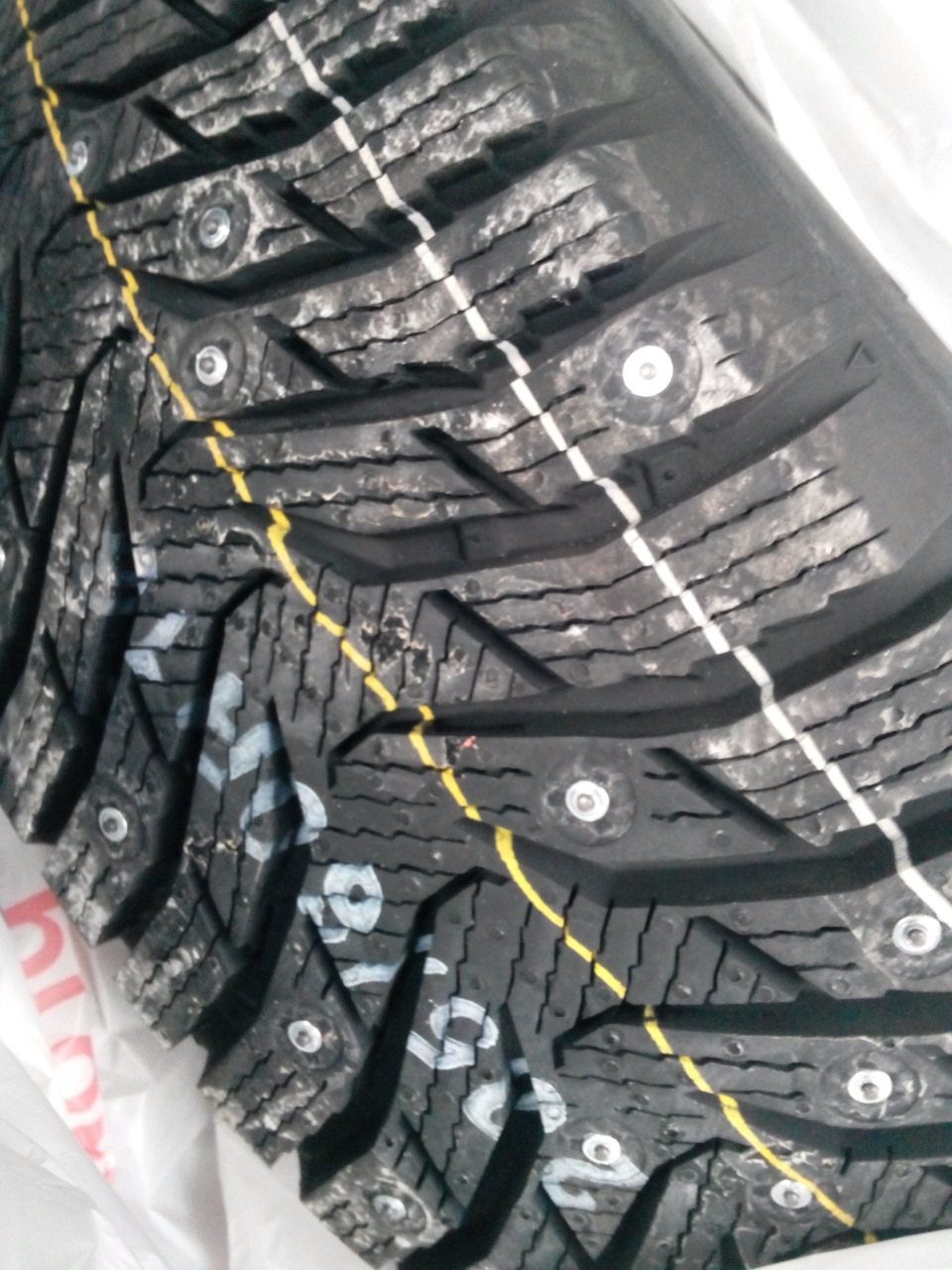 Зимові шини Kumho Wi31 розмір 205/60 R16 1