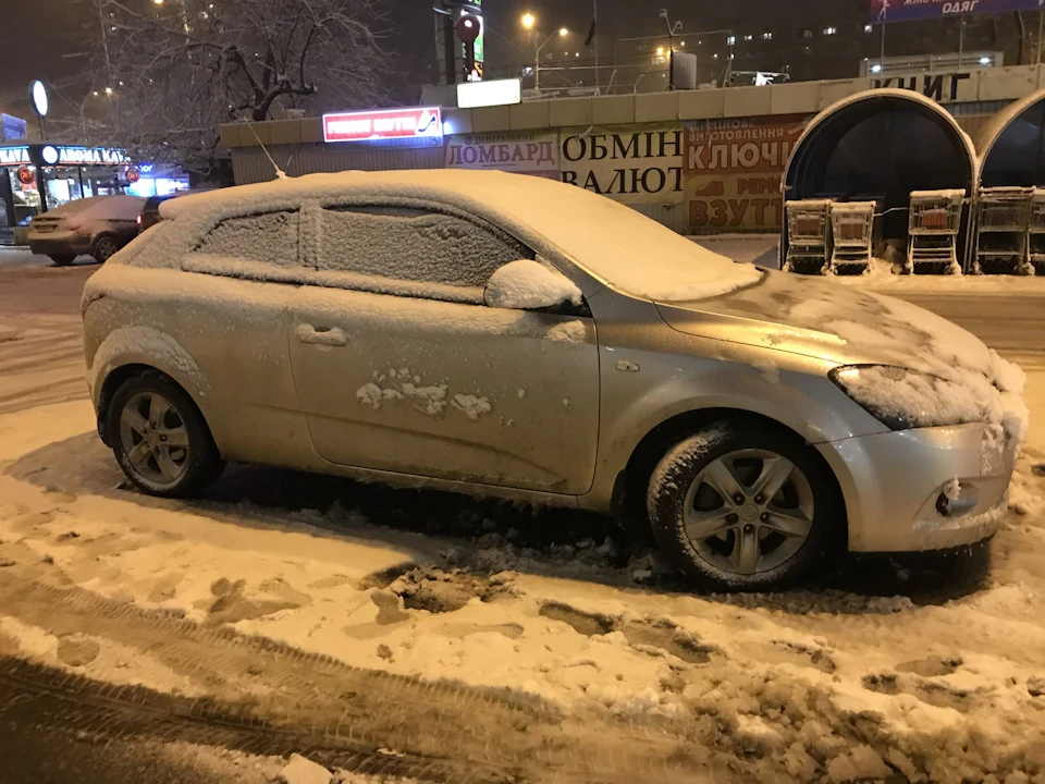 Перший сніг - волога в салоні