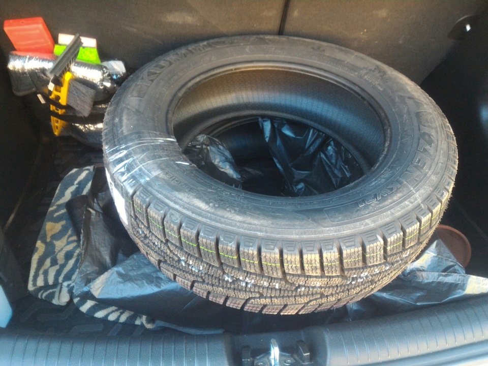 Гума на зиму Kumho I'Zen KW31 185/65 R15 XL 92R 1
