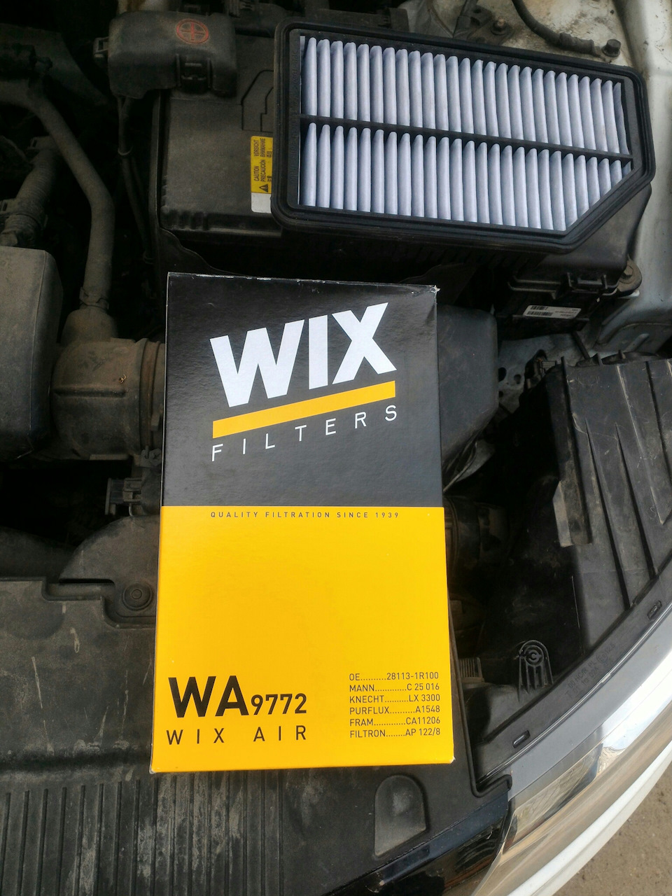 Заміна повітряного фільтра WIX WA9772 3