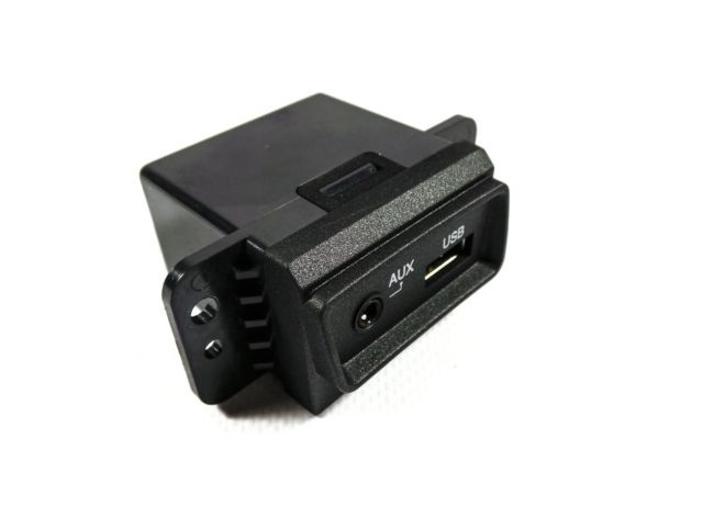 Роз'єм USB/AUX 1