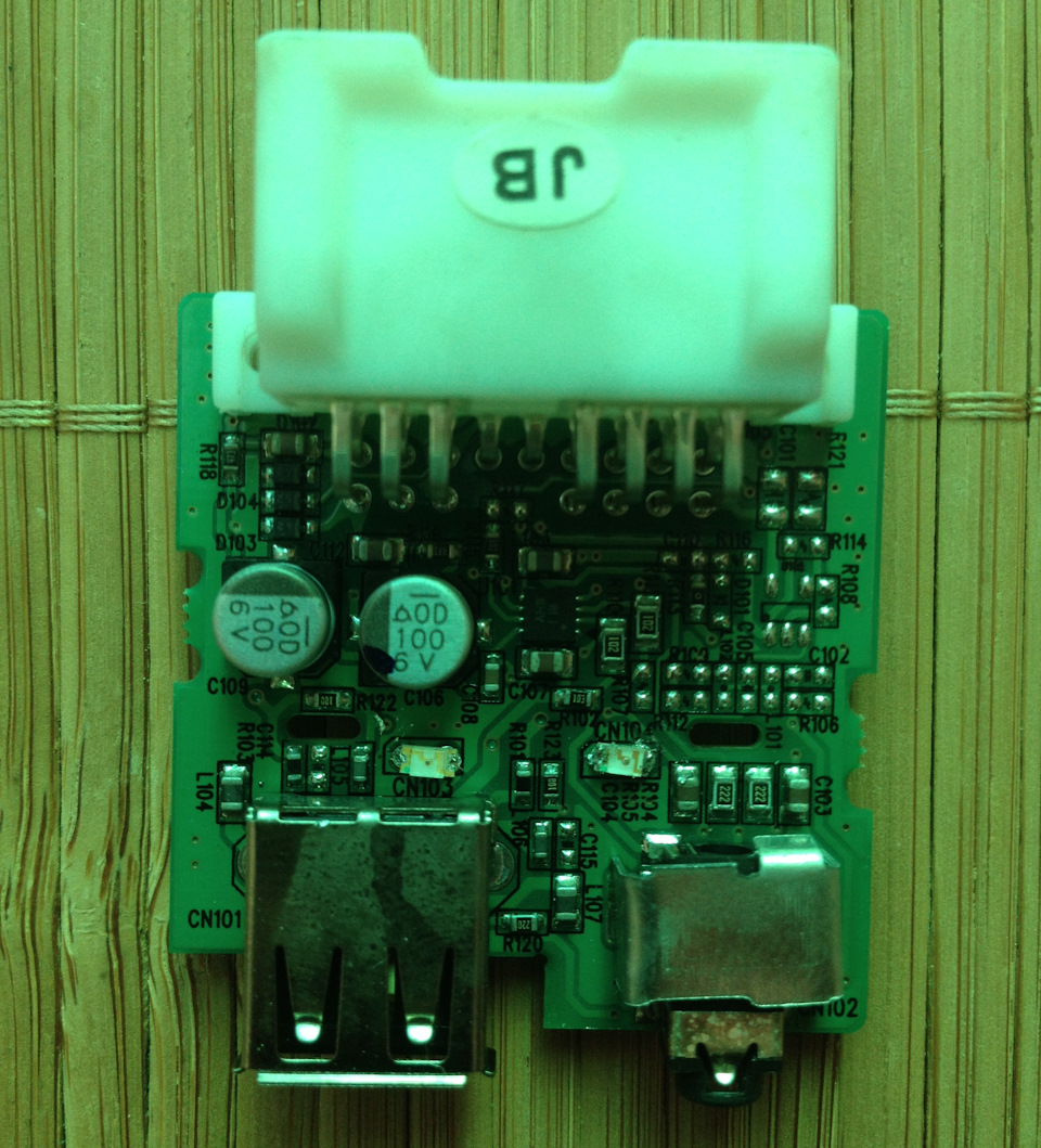 Штатна панель USB/AUX 3