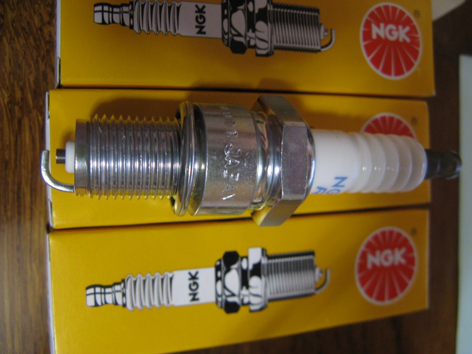 Свічки NGK 4