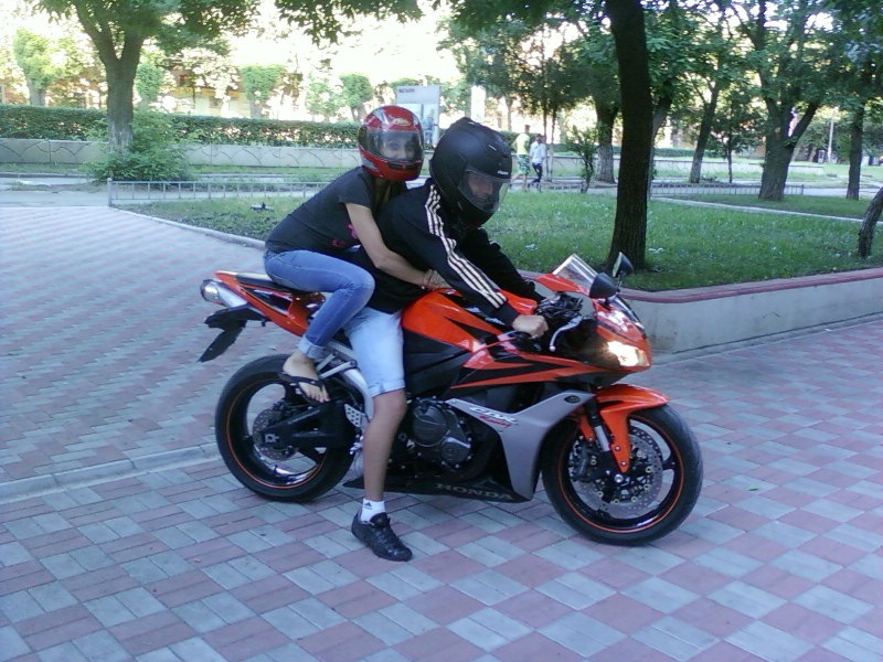 Хонди сплять 3