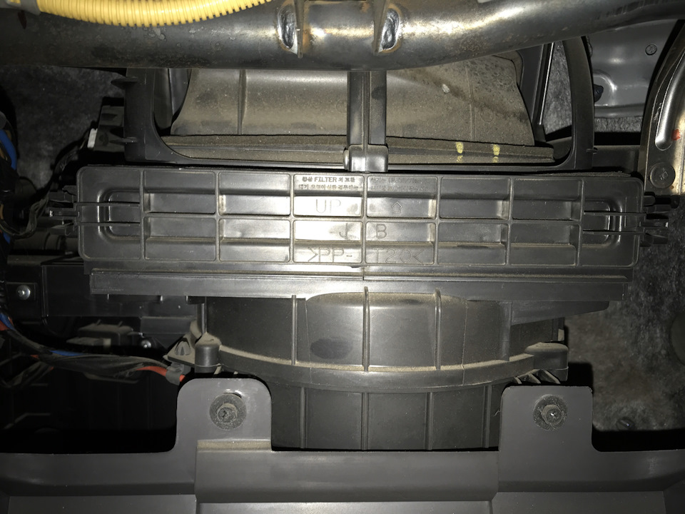 Заміна фільтра салону 3