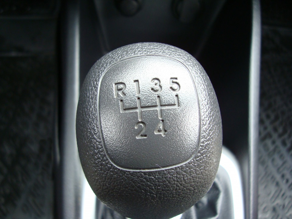1.KIA RIO III (NEW 2012) Салон 5