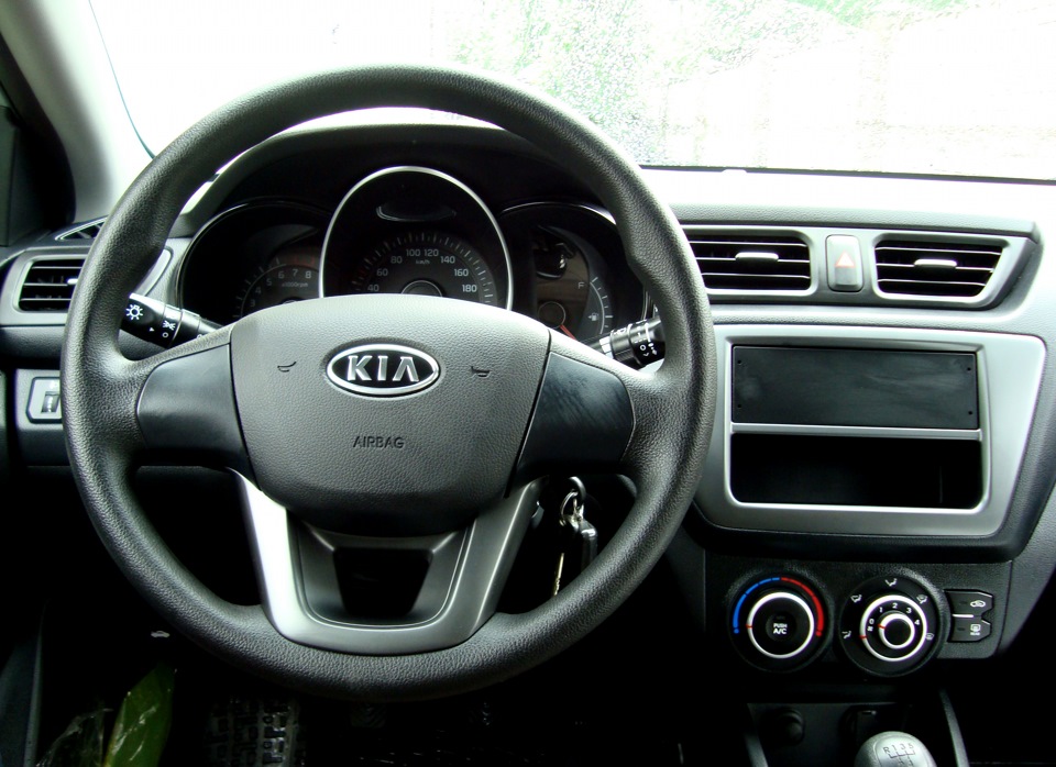 1.KIA RIO III (NEW 2012) Салон 1