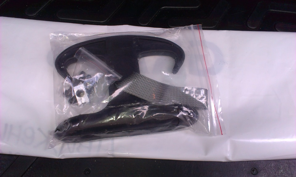 74.KIA RIO III (NEW 2012); Крючок в багажник от Volkswagen (VW) 2