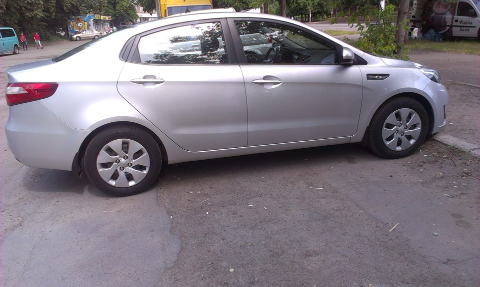77.KIA RIO III (NEW 2012); Пружини та амортизатори. Чи просідає автомобіль? — оновлюється. 2