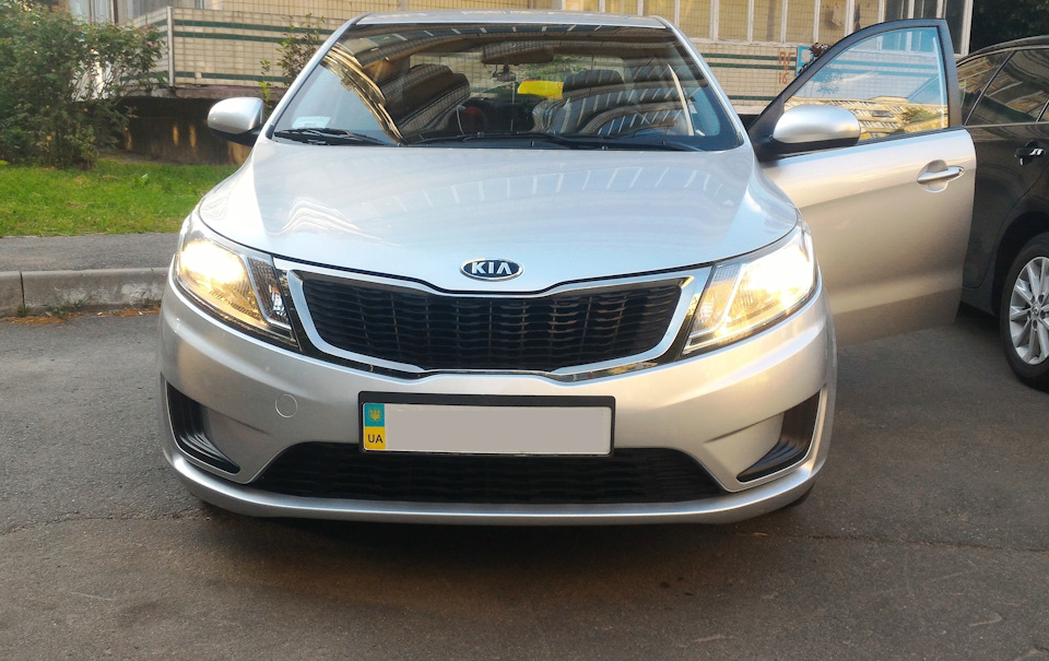 95.KIA RIO III (NEW 2012): Заміна ламп головного світла на Philips H4 X-Treme Vision +100% 4