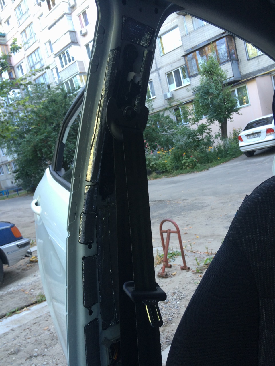 ШВІ бічних стійок, антискрип бардачку, вставив опір кондера, мастило і чищення вентилятора і ще по дрібницях ... 2
