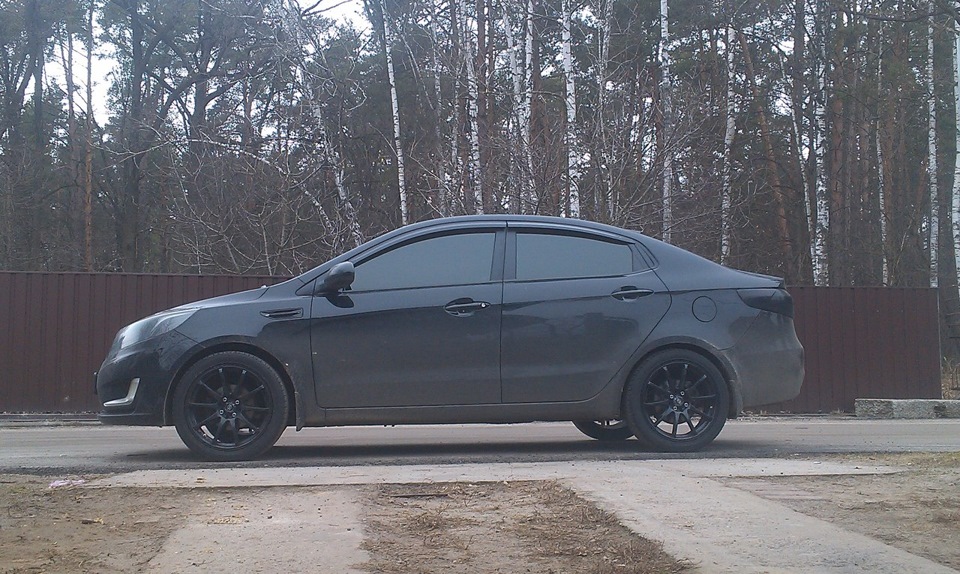 25) Друг продає диски на KIA RIO R17 3