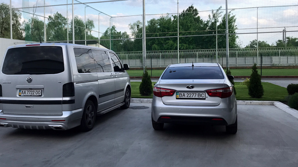Глуха вібрація кузова в положеннях R та D при гальмі 1