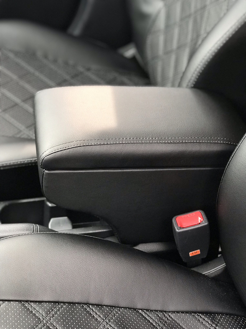 # Підлокітник ArmRest 2