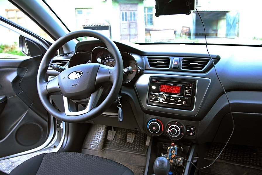 Автомагнітола 2DIN JVC KW-R600BTE 1