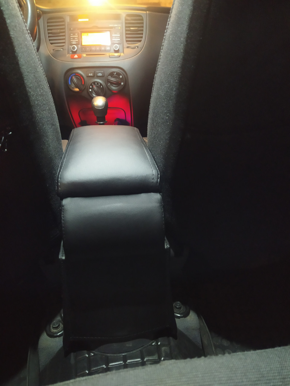 Підлокітник Armrest 4