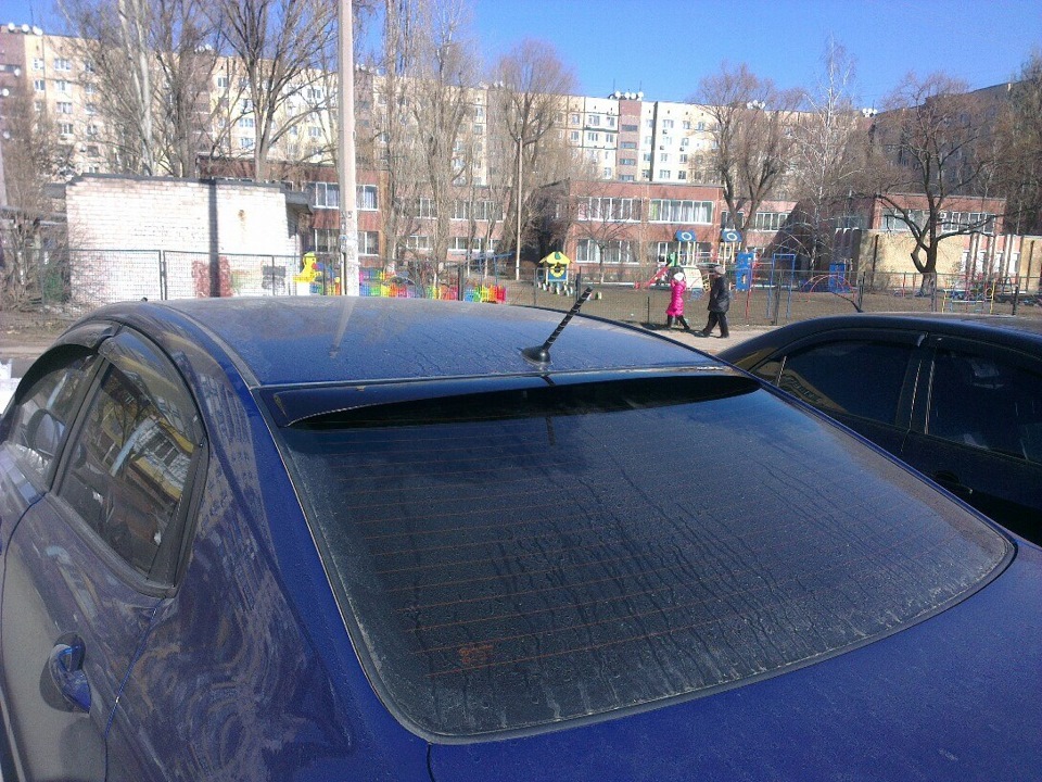 Козирок на заднє скло. 1