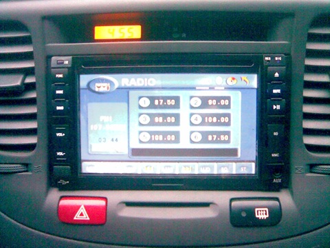 Установка 2-Din магнітоли та камери заднього виду 1