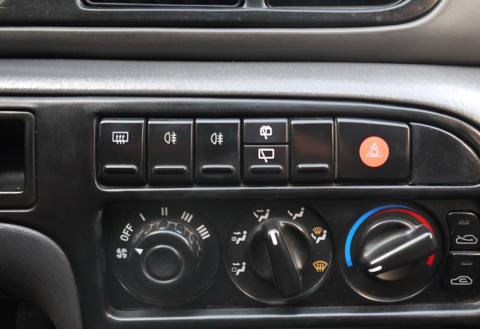Hella micro DE, дубль 2; а також DRL Philips 12820WLEDX1 на 4 діоди. 3