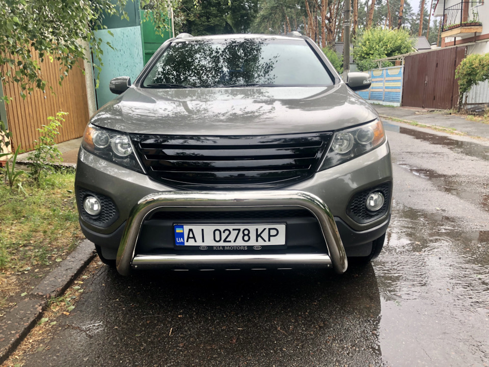 Кенгурятник і грати радіатора Kia Sorento 2010 1