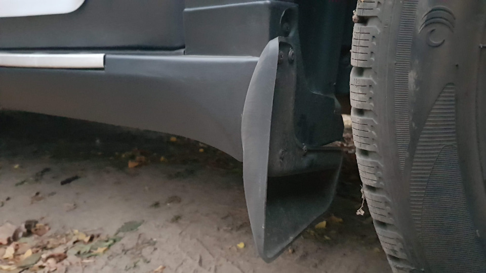 Передні бризковики під пороги 2