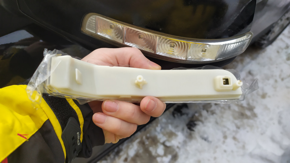 Заміна лівого повторювача повороту в дзеркалі Kia Sorento 3