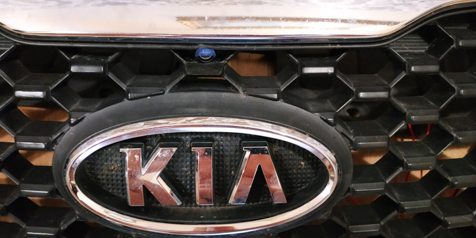 Передня камера та кнопка LPG 3