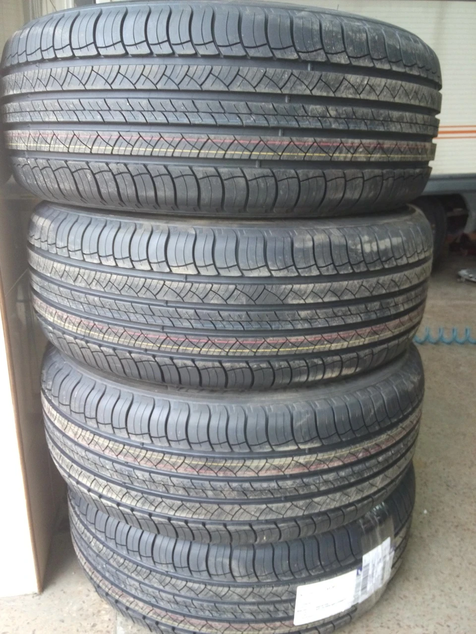 Сезонна заміна шин. Прощавай, Nexen Roadian. Привіт, Michelin.