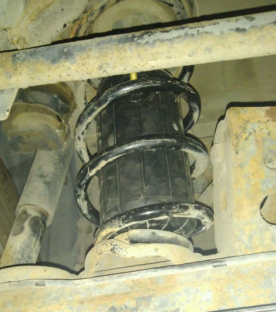 Пневмобалони в задні пружини 5