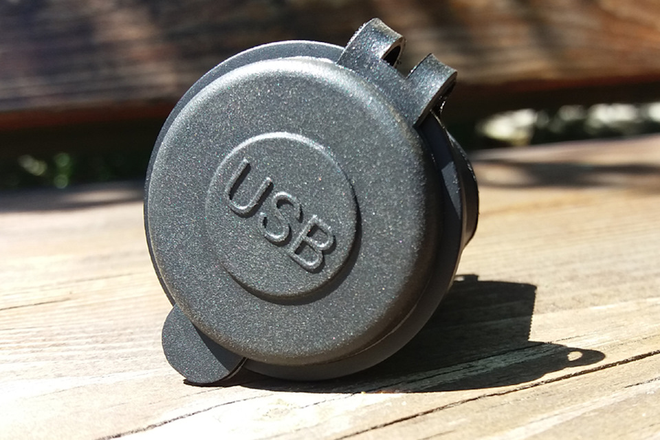 USB заряджання в підлокітник. 5