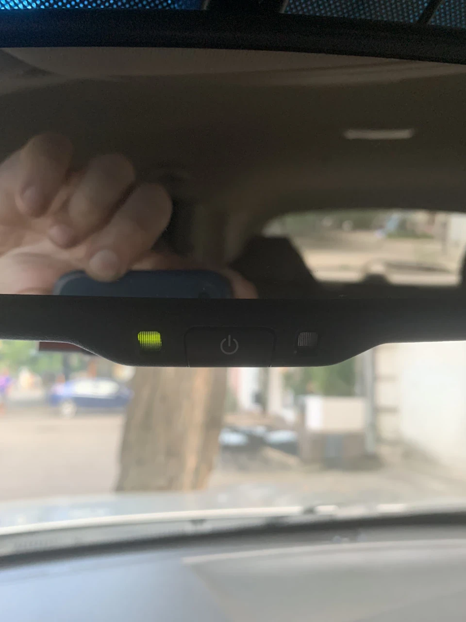 Камера заднього виду в дзеркалі перестала працювати