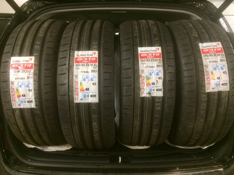 Літня гума 245/45 r20