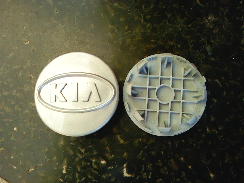 Ковпачки в диски з фірмовим лого KIA (дрібниця, а приємно)