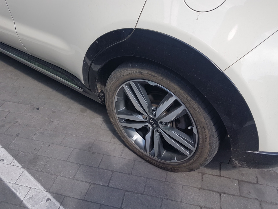 Тюнінг (SUV Styling Pack) почав відпадати 2