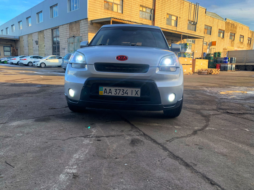 Накладка переднього бампера Kia Soul P83002K010 5