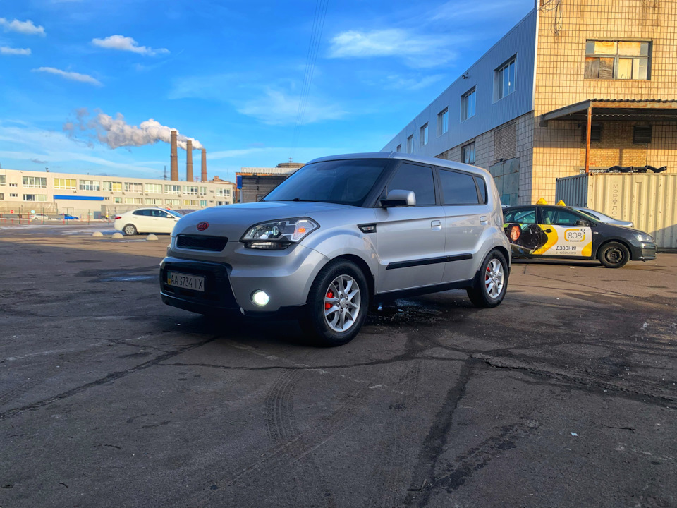Накладка переднього бампера Kia Soul P83002K010 3